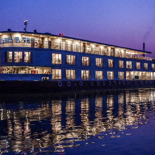 Grandes Voyager Night Time