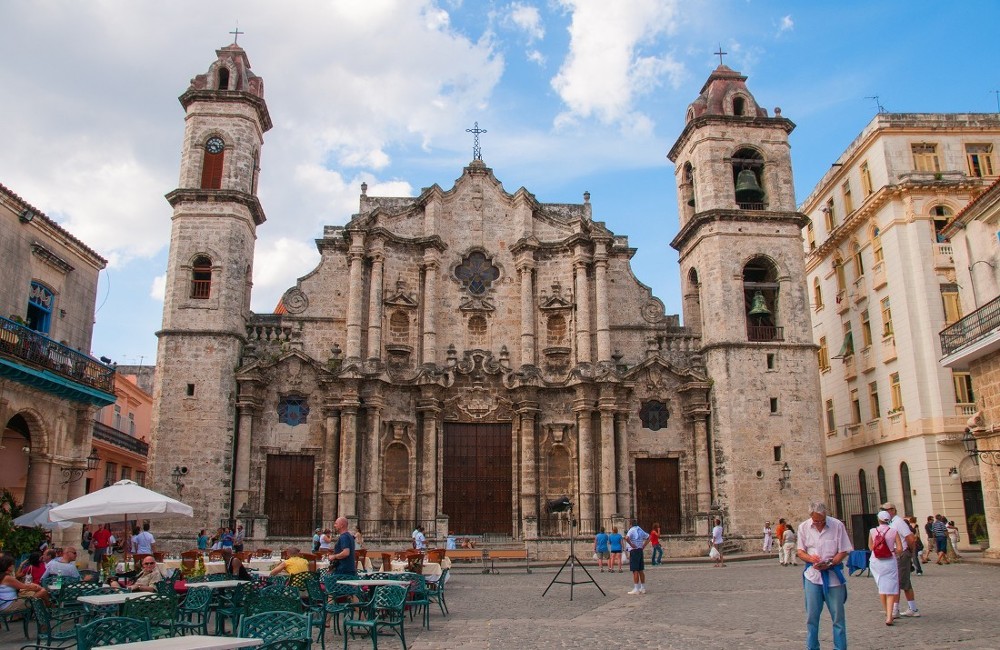  Cuban Rhythms: Beachfronts & Havana Vibes for 18-30s 