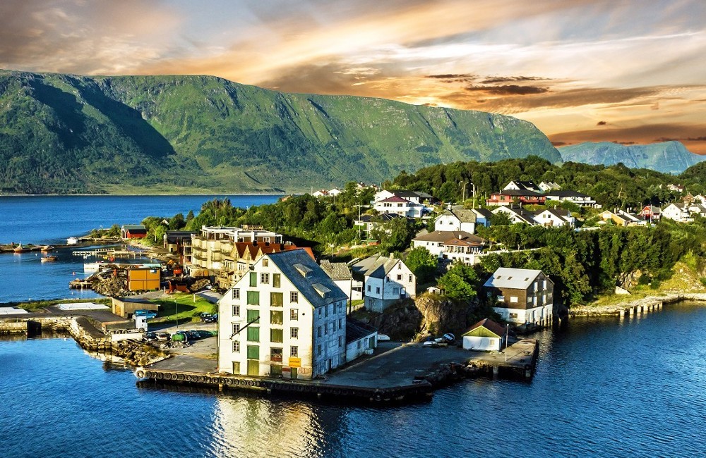  Northern Isles & Fjordland Cruise 