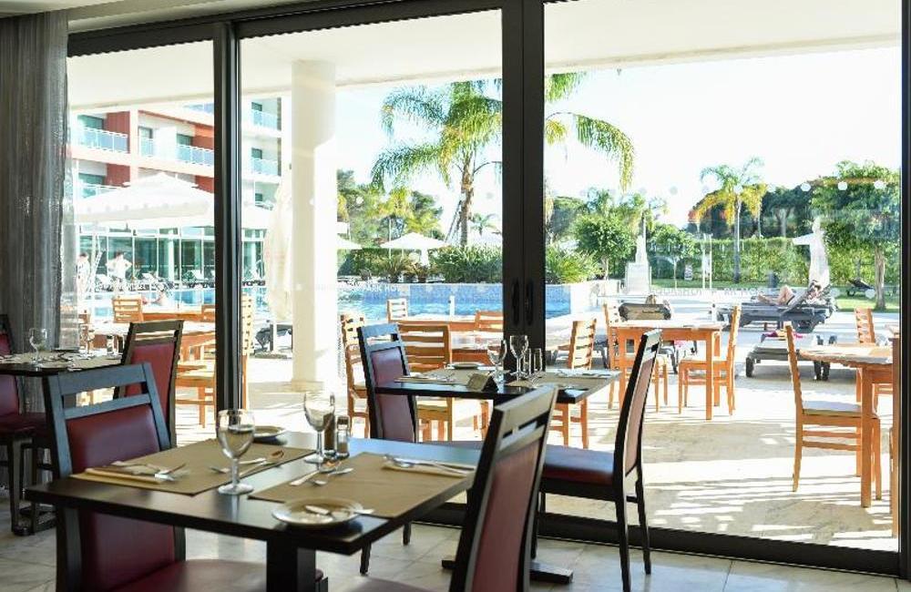  Algarve- 4* Aquashow Park Hotel 
