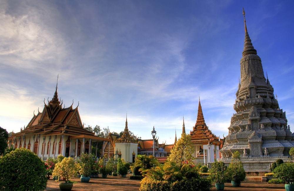 Cambodia: Ancient Ruins & Boat Rides for 18-30s