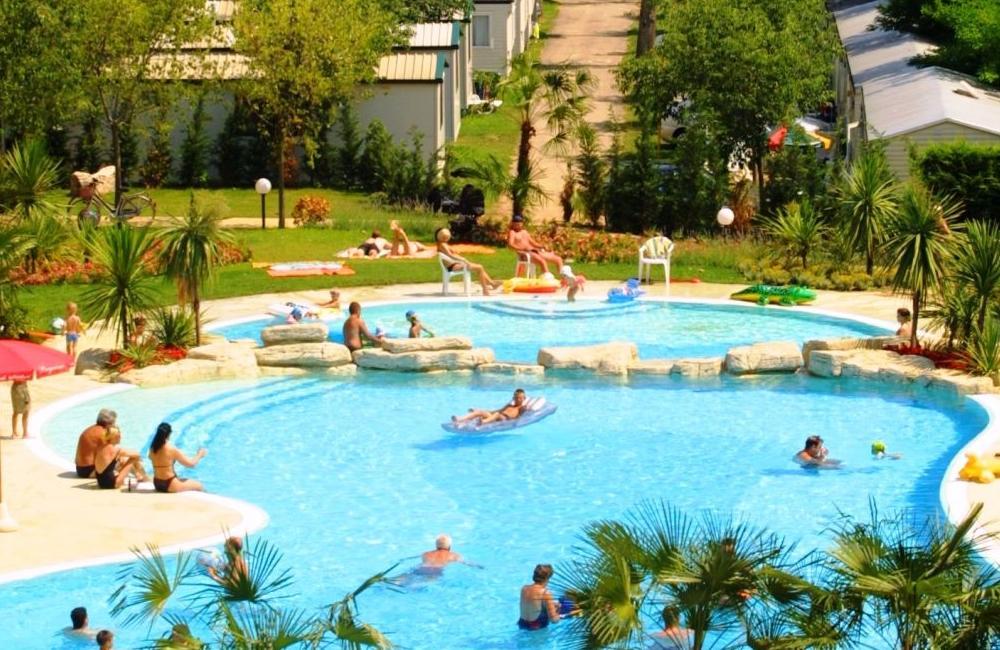  Lake Garda, Italy- 4* Bella Italia Campsite 