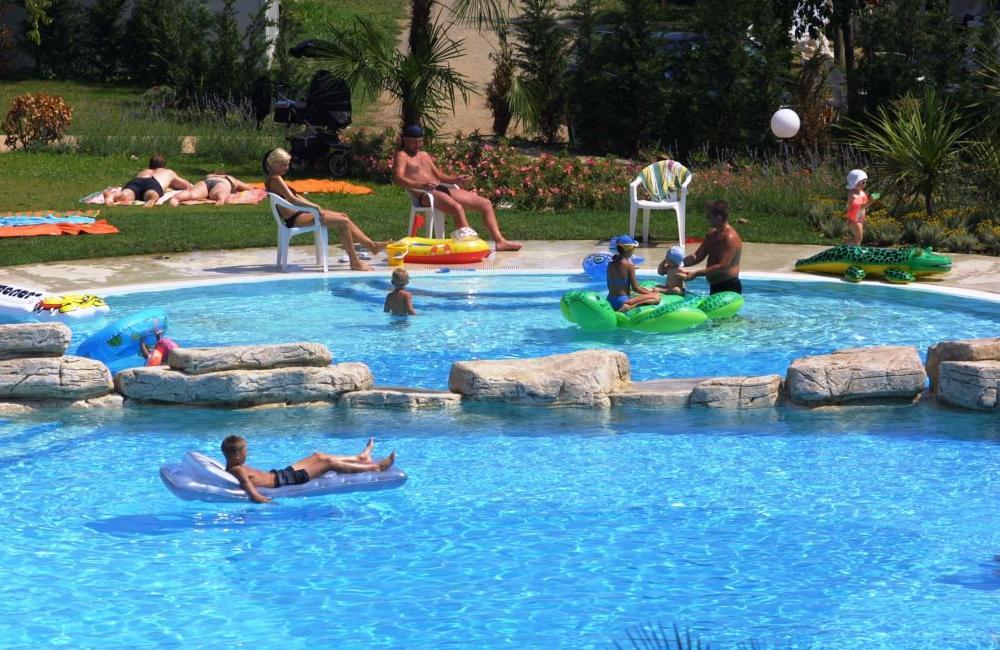  Lake Garda, Italy- 4* Bella Italia Campsite 