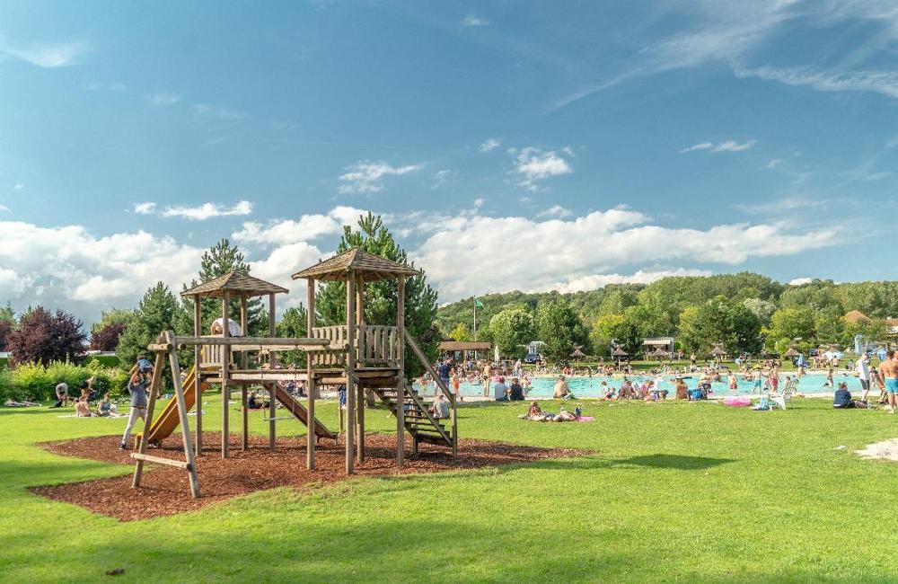  Paris, France: 5* La Croix du Vieux Pont [Easter Break] 