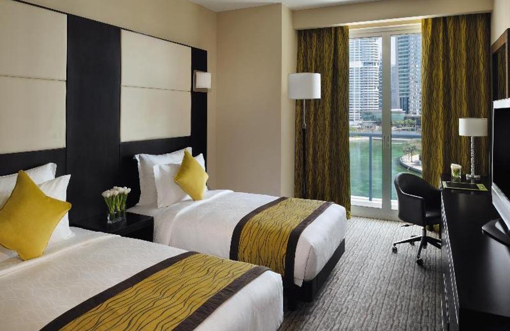  Dubai- 5* Mövenpick Jumeirah Lakes Towers 