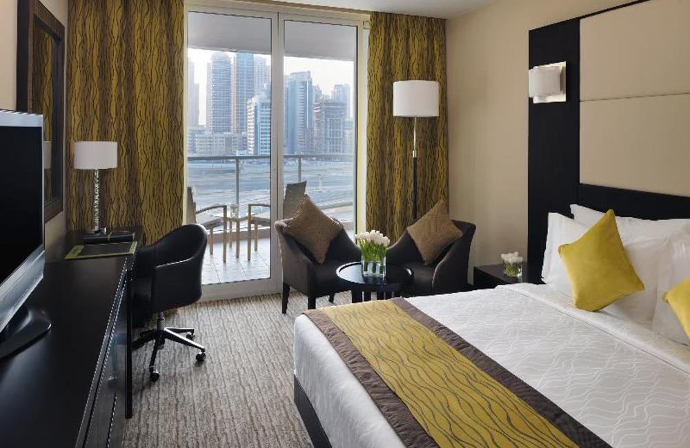  Dubai- 5* Mövenpick Jumeirah Lakes Towers 