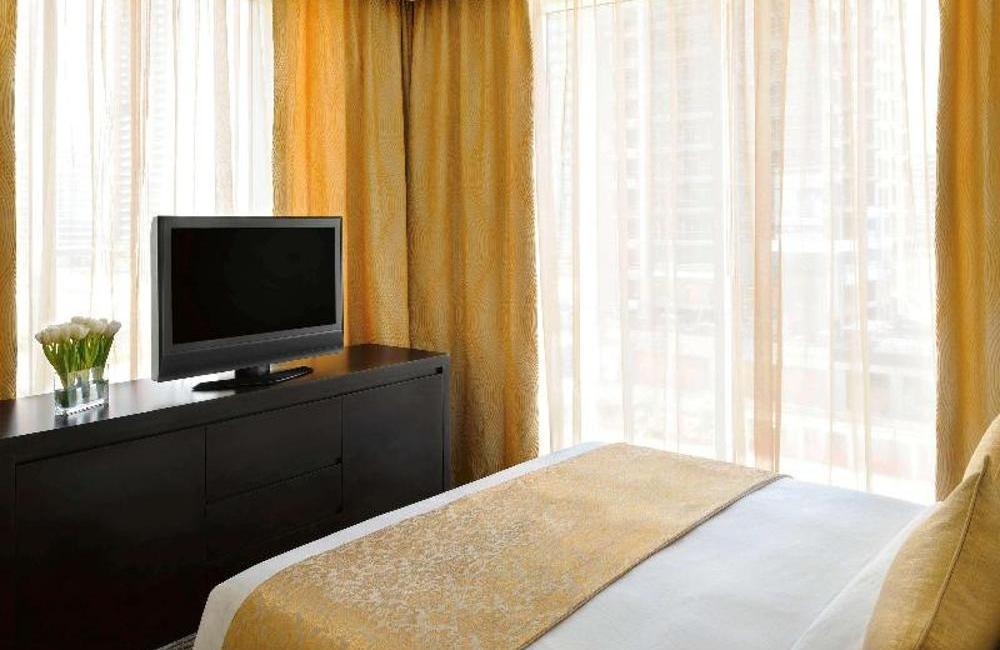  Dubai- 5* Mövenpick Jumeirah Lakes Towers 