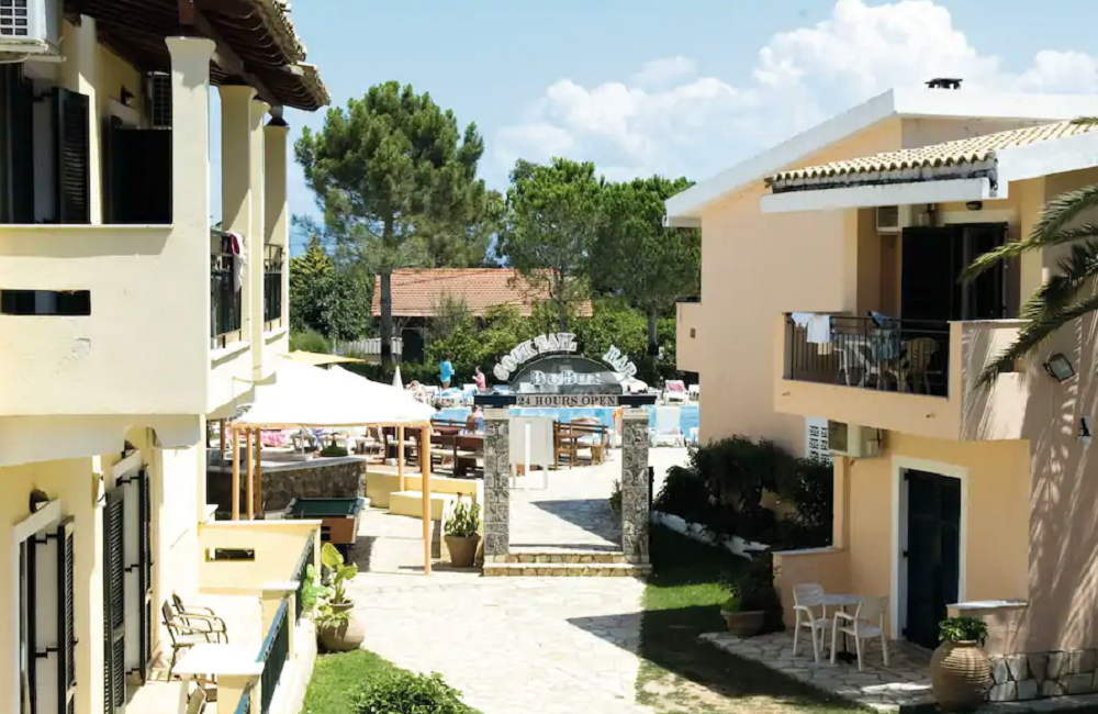  Corfu- 2* Party Holiday 