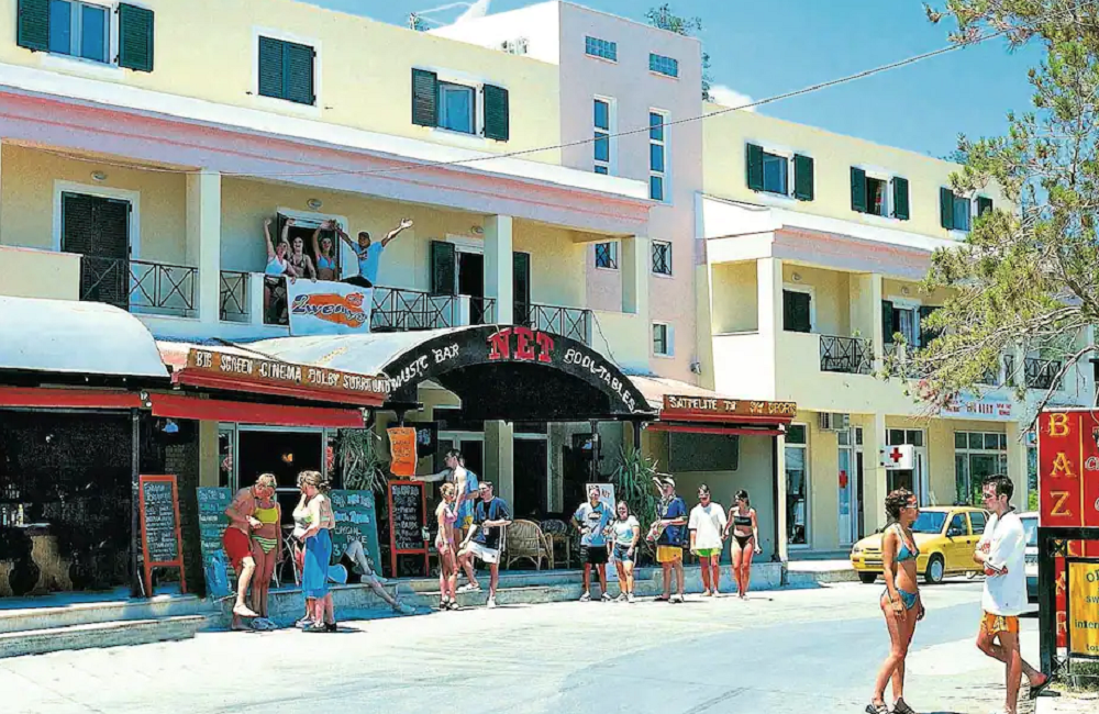  Corfu- 2* Party Holiday 