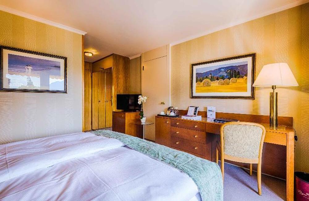  Montreux Christmas Market- 5* Royal Plaza 