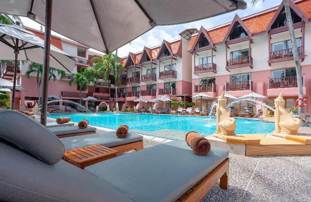  Sunny escape to Phuket island in Thailand 