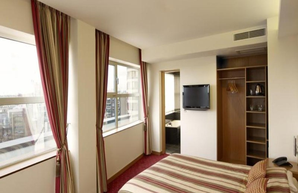  London Theatre Break With Tickets To Mamma Mia! 