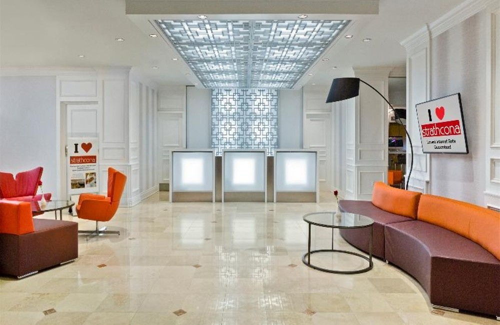  Toronto- 3* Strathcona Hotel 