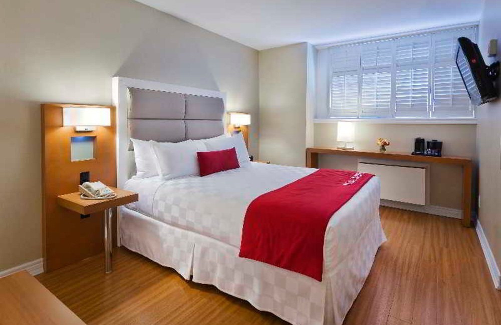  Toronto- 3* Strathcona Hotel 