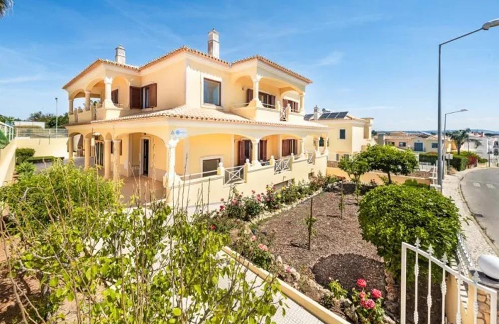  Family Villa Rental in Albuferia 