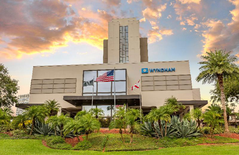  Disney Orlando- 4* Wyndham Lake Buena Vista 