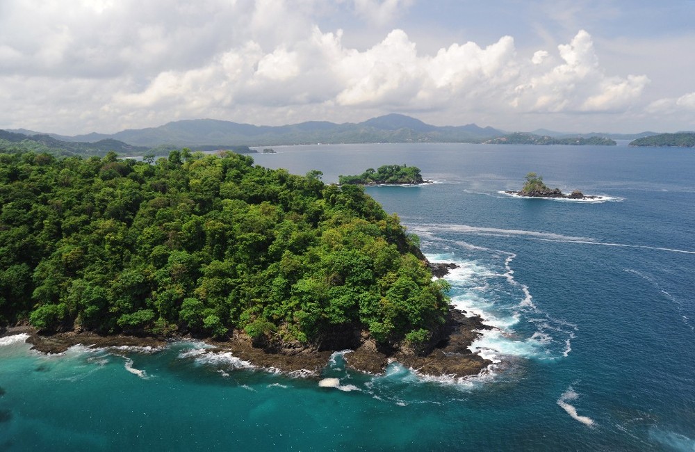 Costa Rica: Coastlines & Cloud Forests for 18-30s