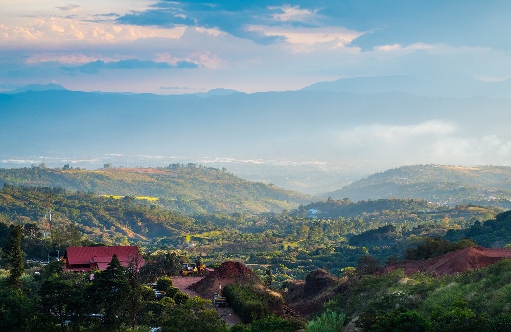  Costa Rica: Coastlines & Cloud Forests for 18-30s 