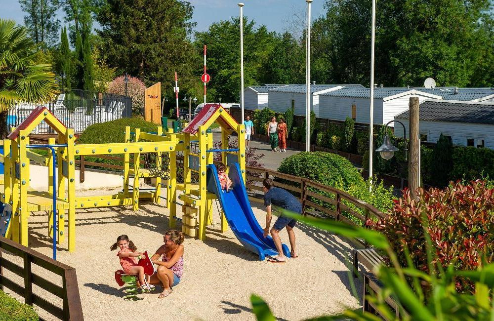  Paris, France- 4* Le Chêne Gris Family Park 